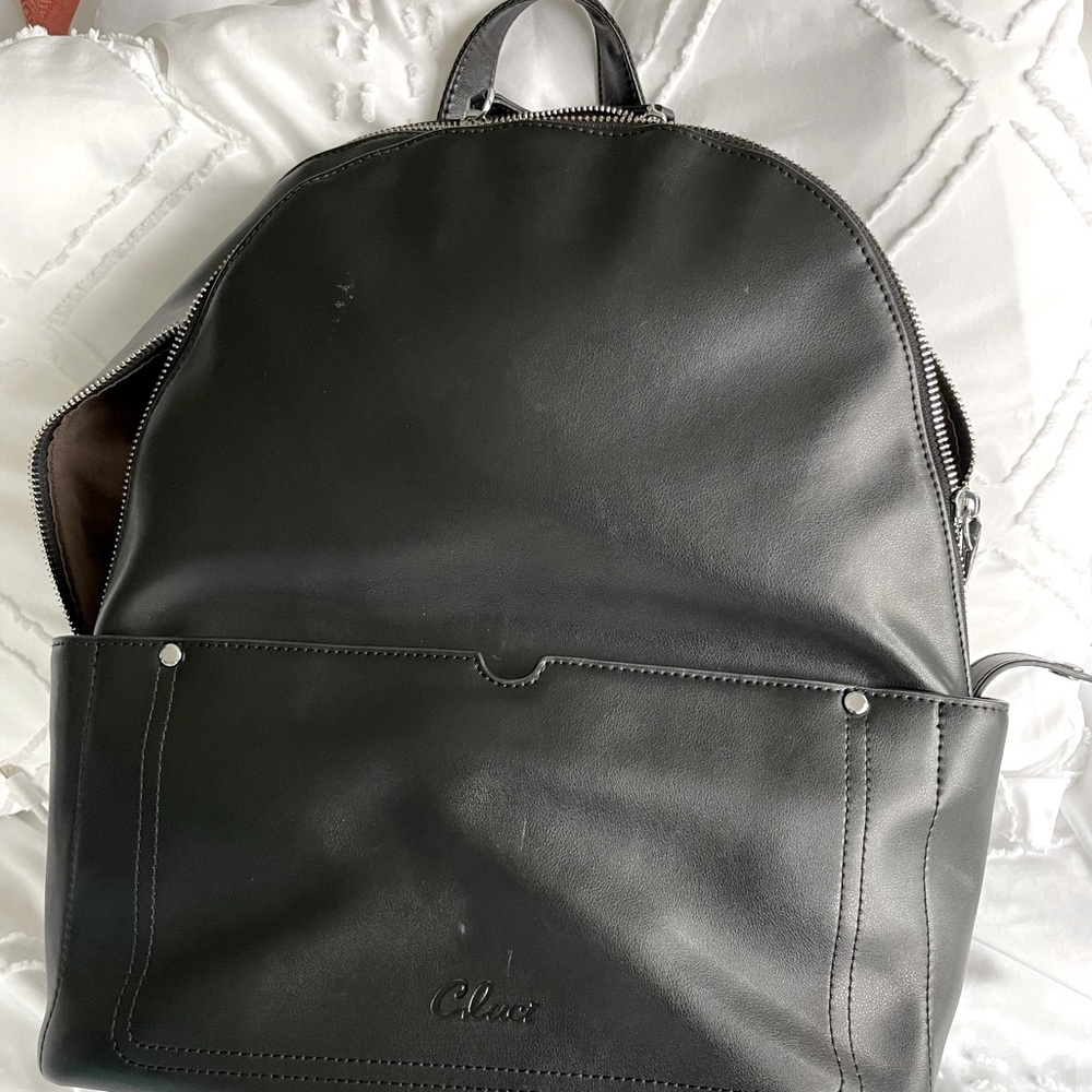 Cluci black leather professional backpack with padded laptop compartment